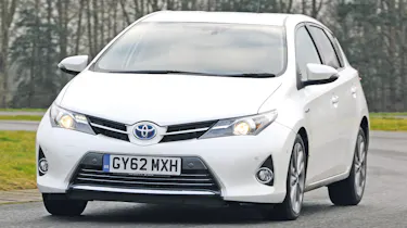 Toyota Auris Hybrid front cornering
