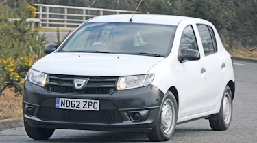 Dacia Sandero Access front tracking