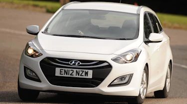Hyundai i30 Tourer front cornering