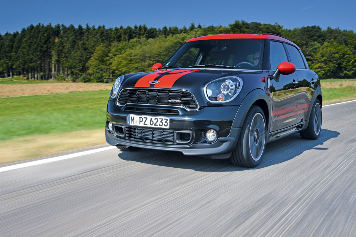 MINI JCW Countryman front tracking