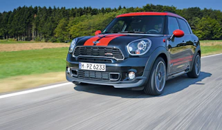 MINI JCW Countryman front tracking