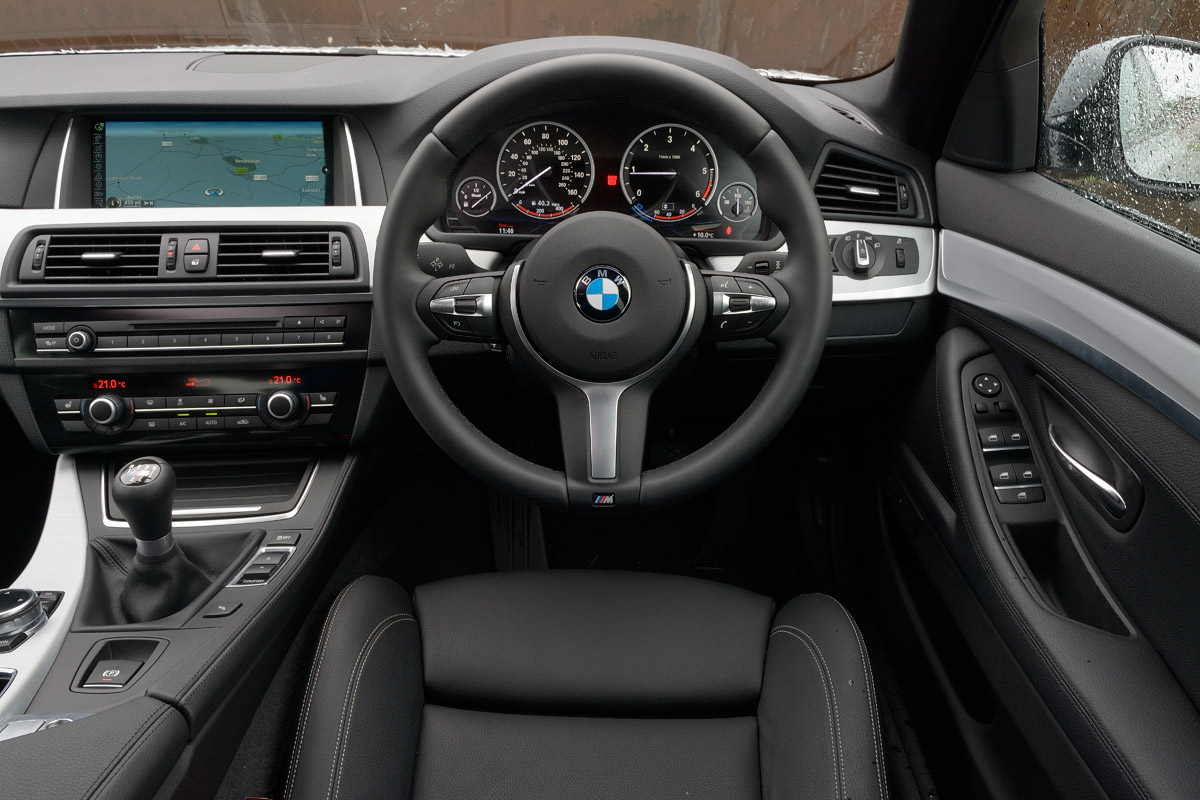 BMW 5 Series saloon 2013 inteiror