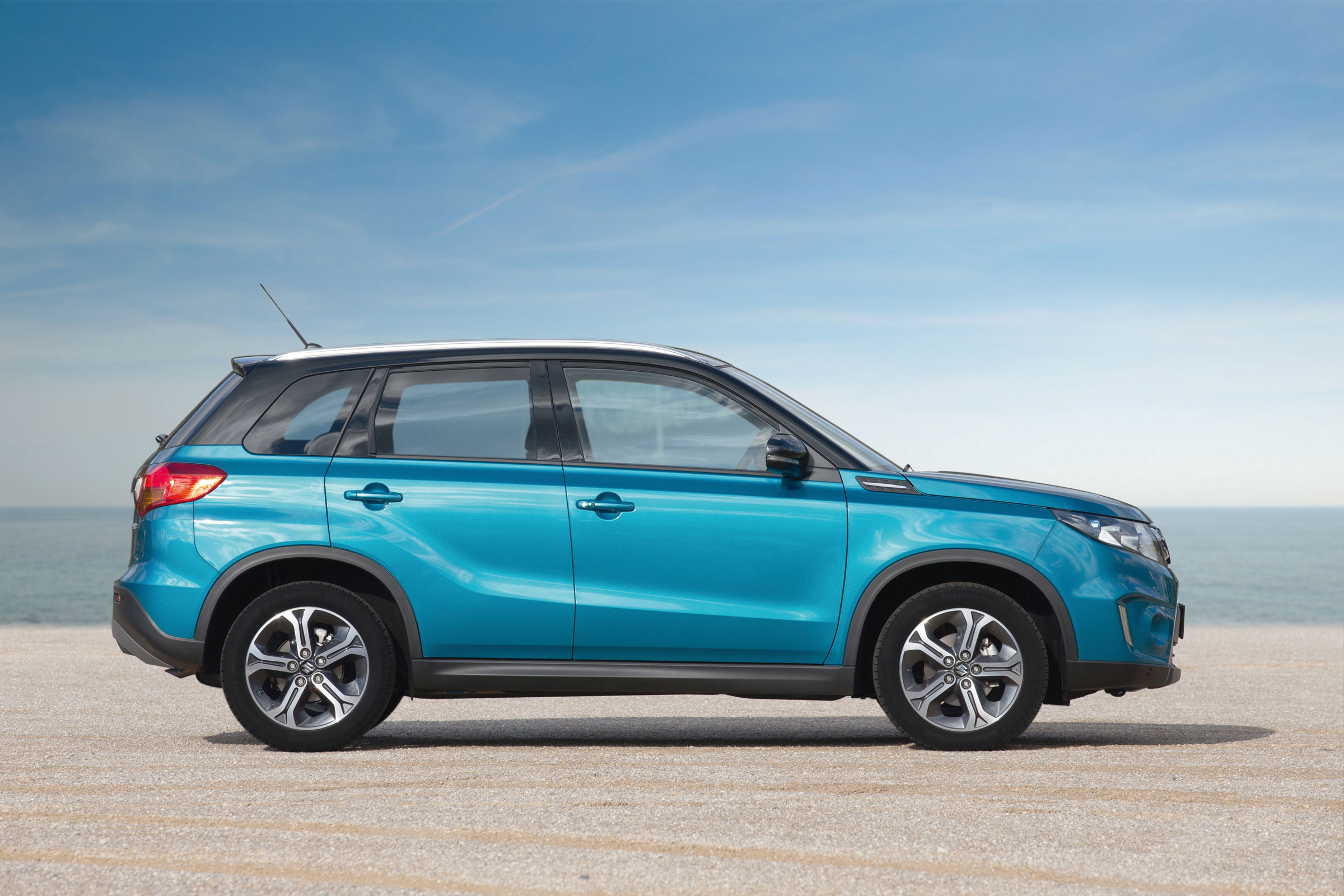 Suzuki Vitara - side on