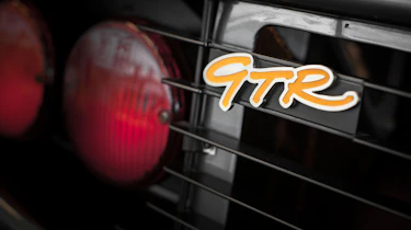 McLaren F1 GTR badge
