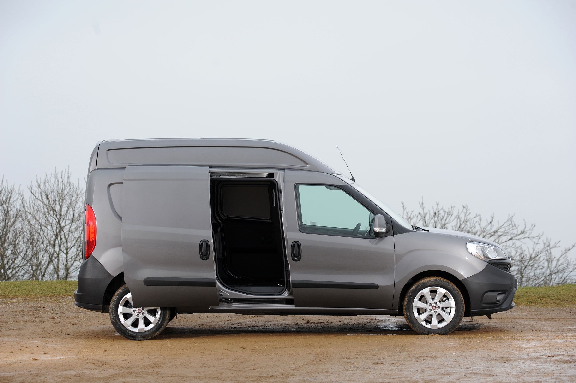 Fiat Doblo Cargo van 2015 - high roof side door