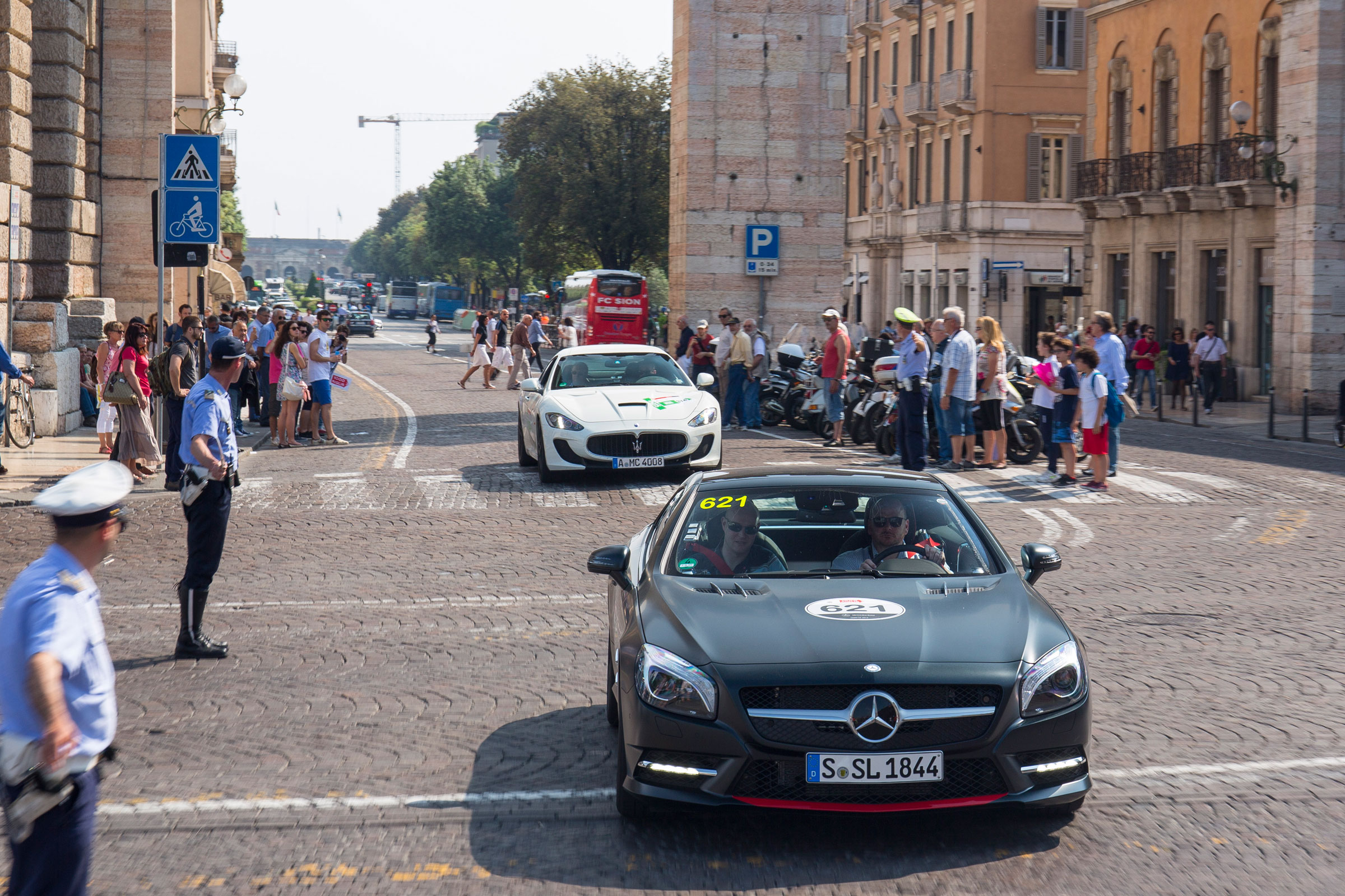 Mercedes SL Mille Miglia 417 - head on