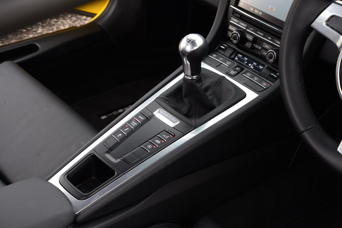 2014 Porsche Cayman gearstick