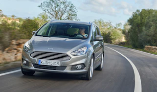 Ford S-MAX Titanium front