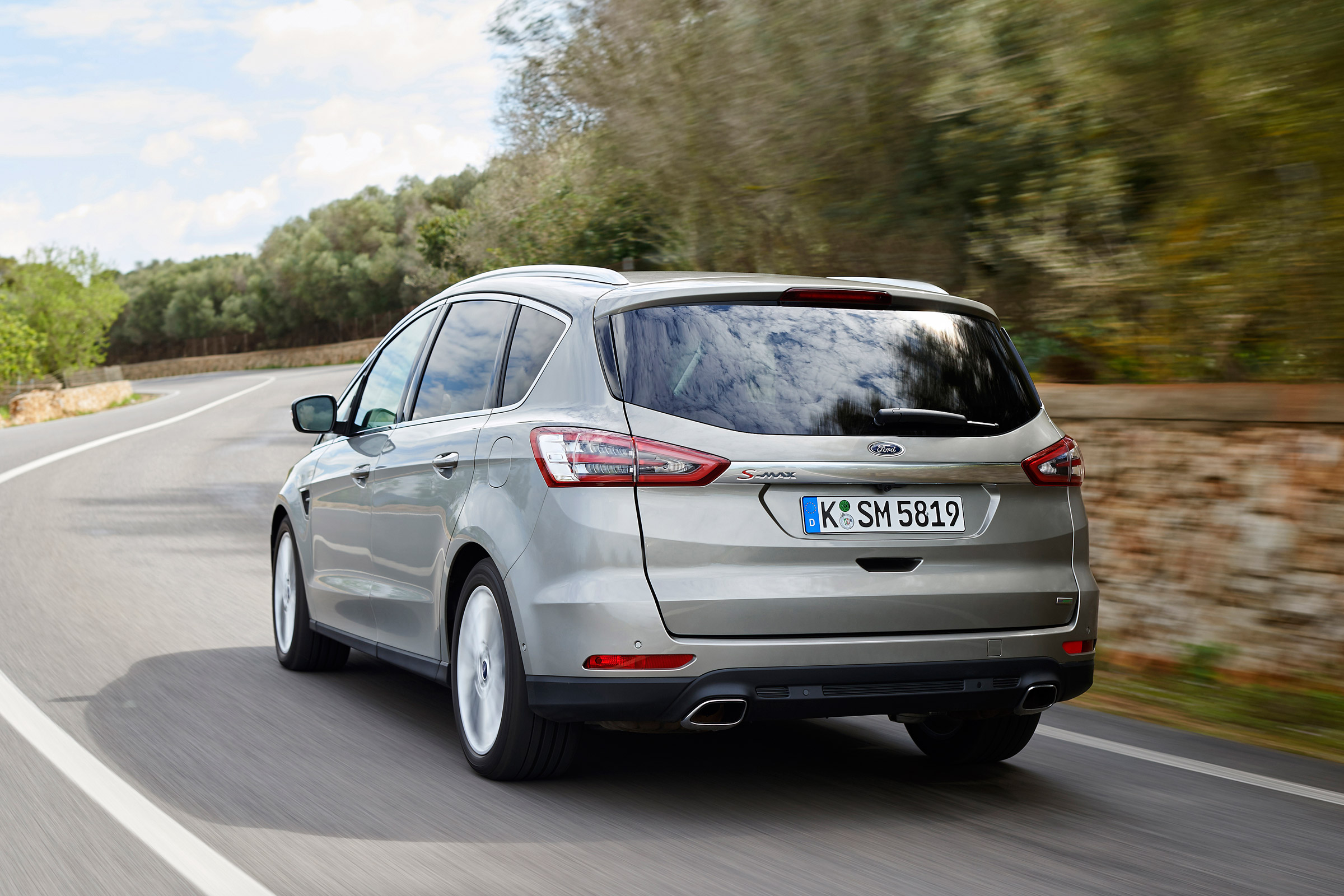 Ford S-MAX Titanium rear