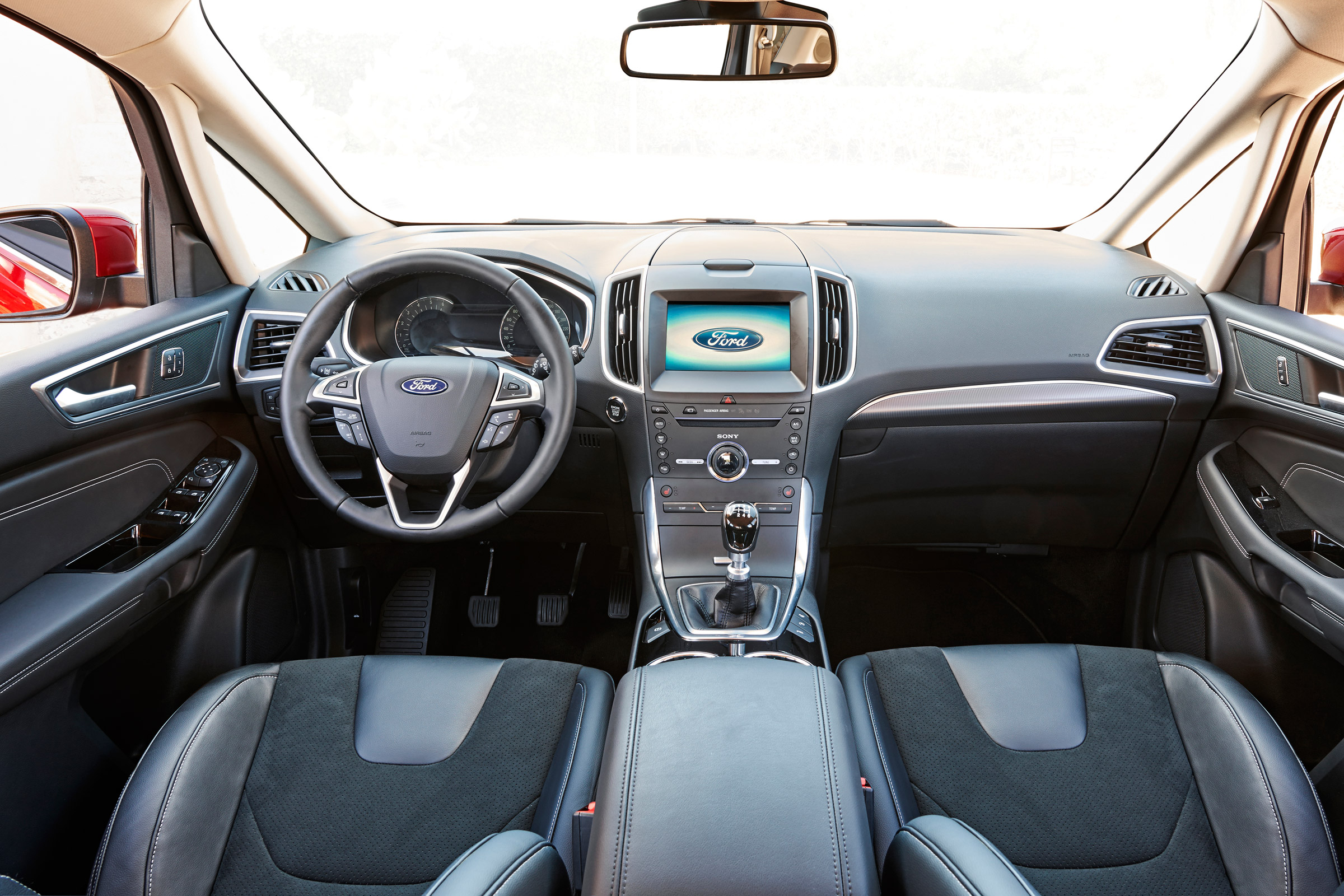 Ford S-MAX Titanium interior