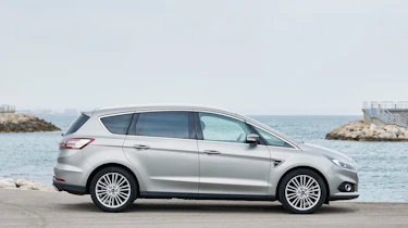 Ford S-MAX Titanium side