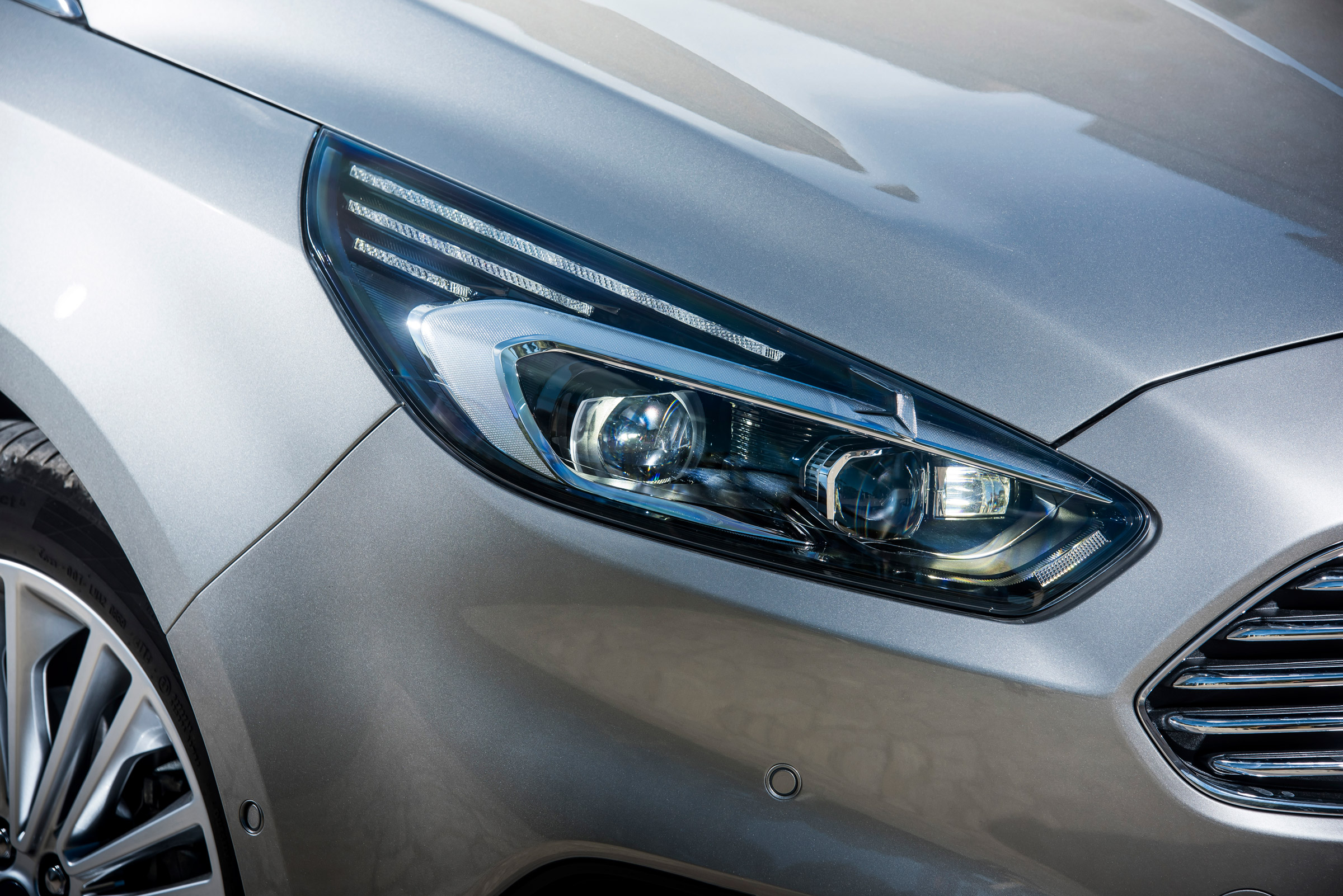 Ford S-MAX Titanium light