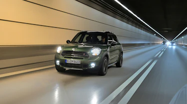 MINI Countryman tunnel