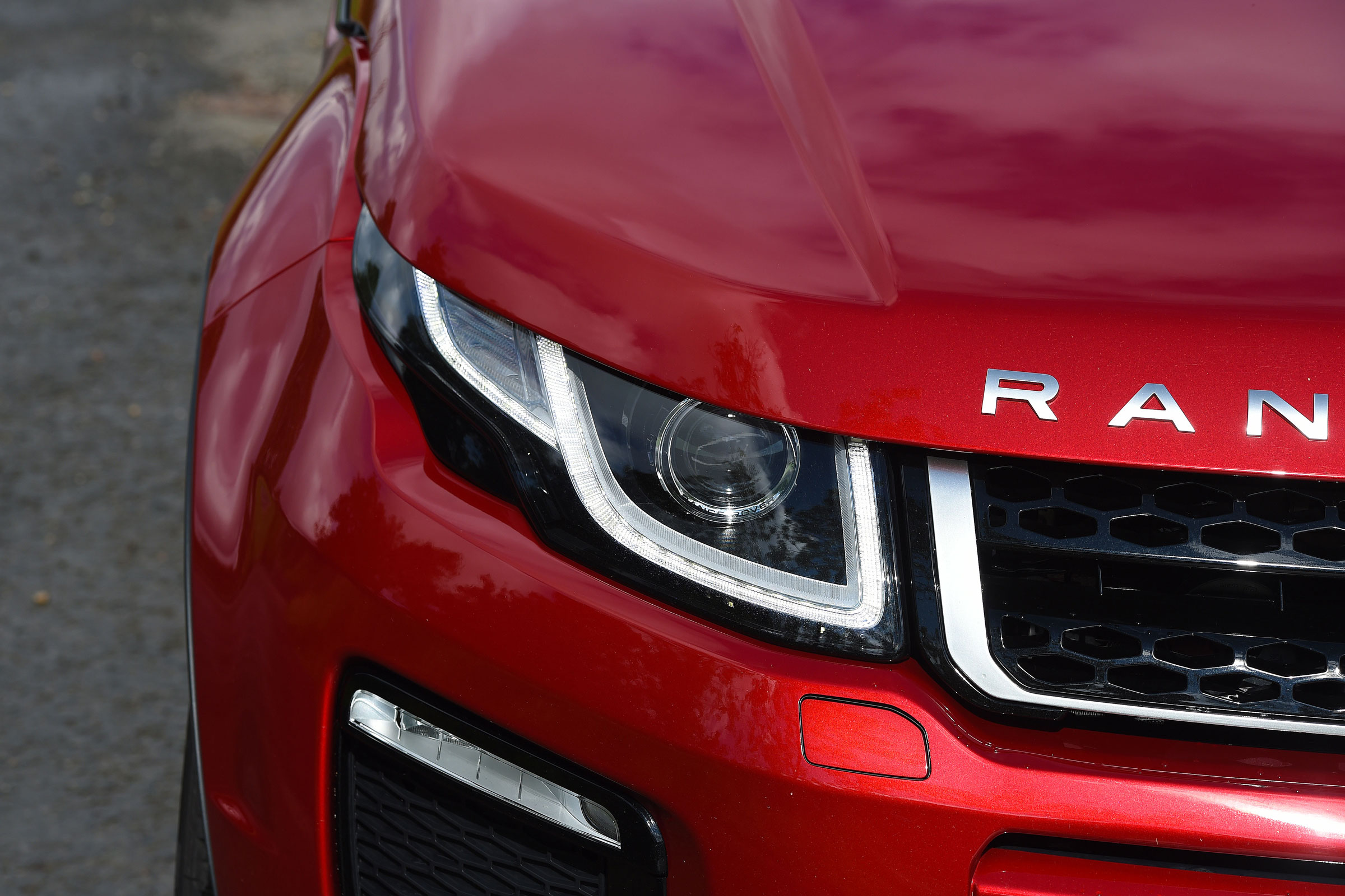 Range Rover Evoque SE Tech 2016 - headlights