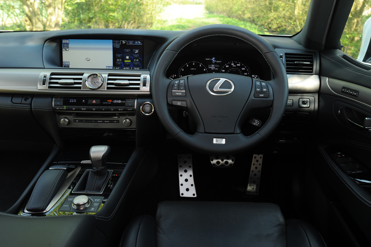 Lexus LS interior