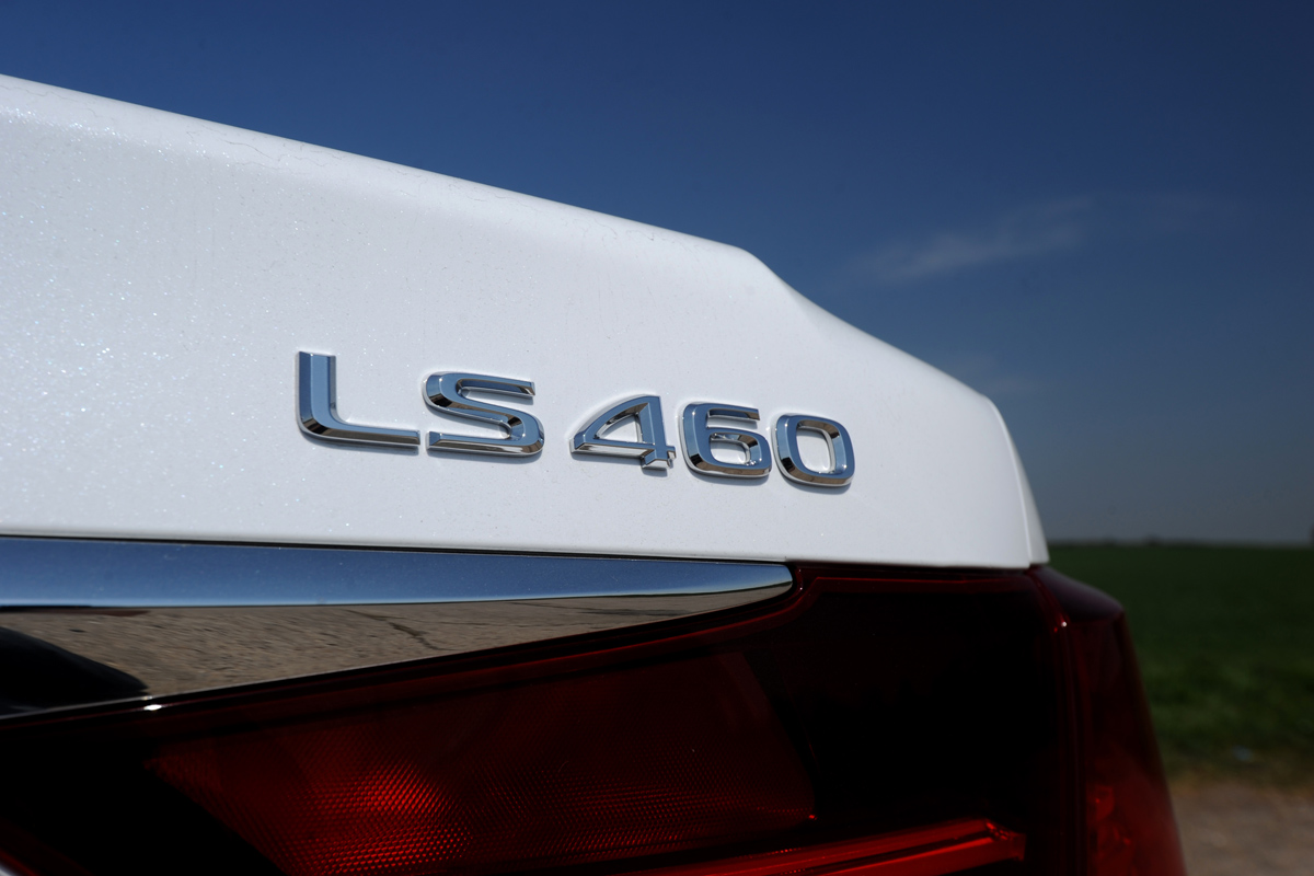 Lexus LS badge