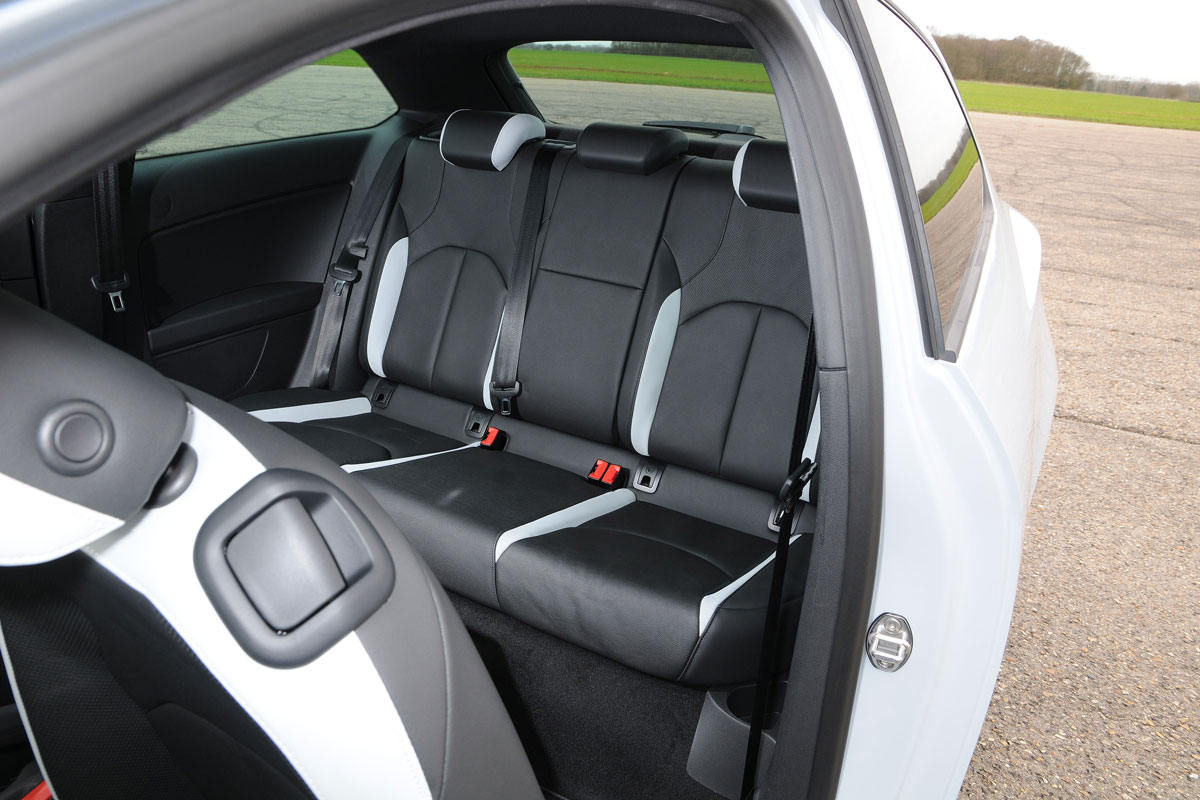 Seat-Leon-Cupra-rear-seats