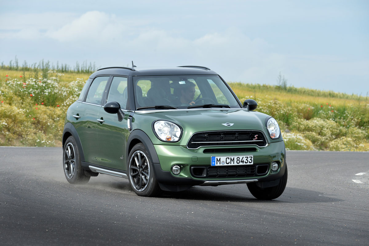 MINI Countryman cornering