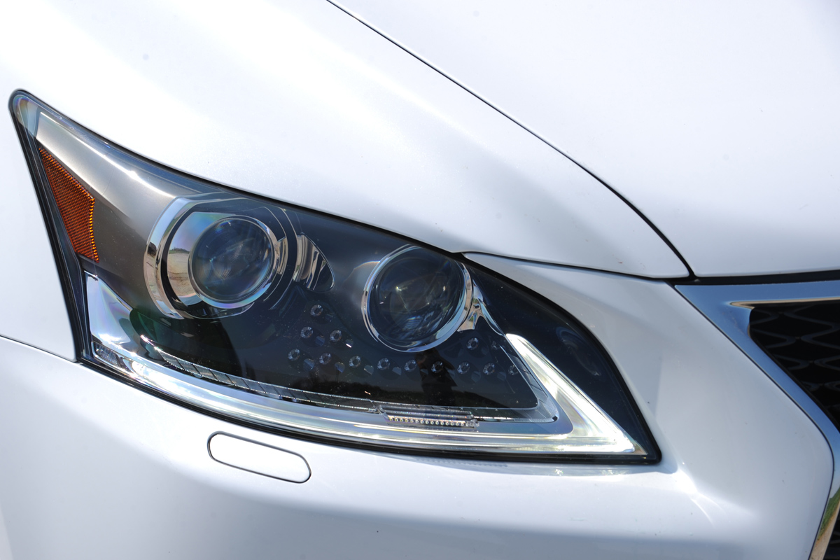 Lexus LS headlight