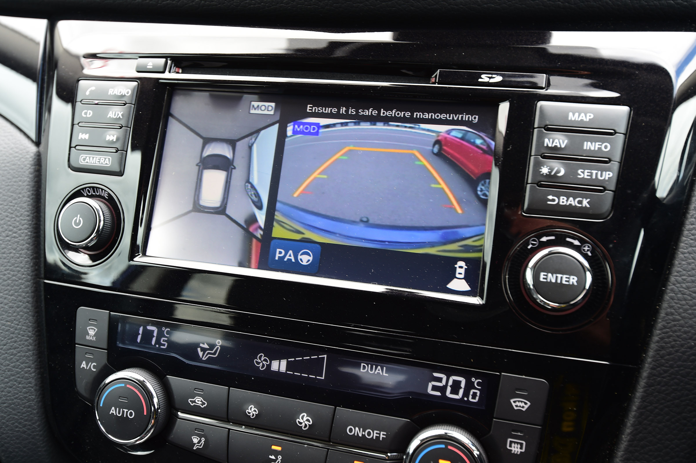 Nissan Qashqai centre screen