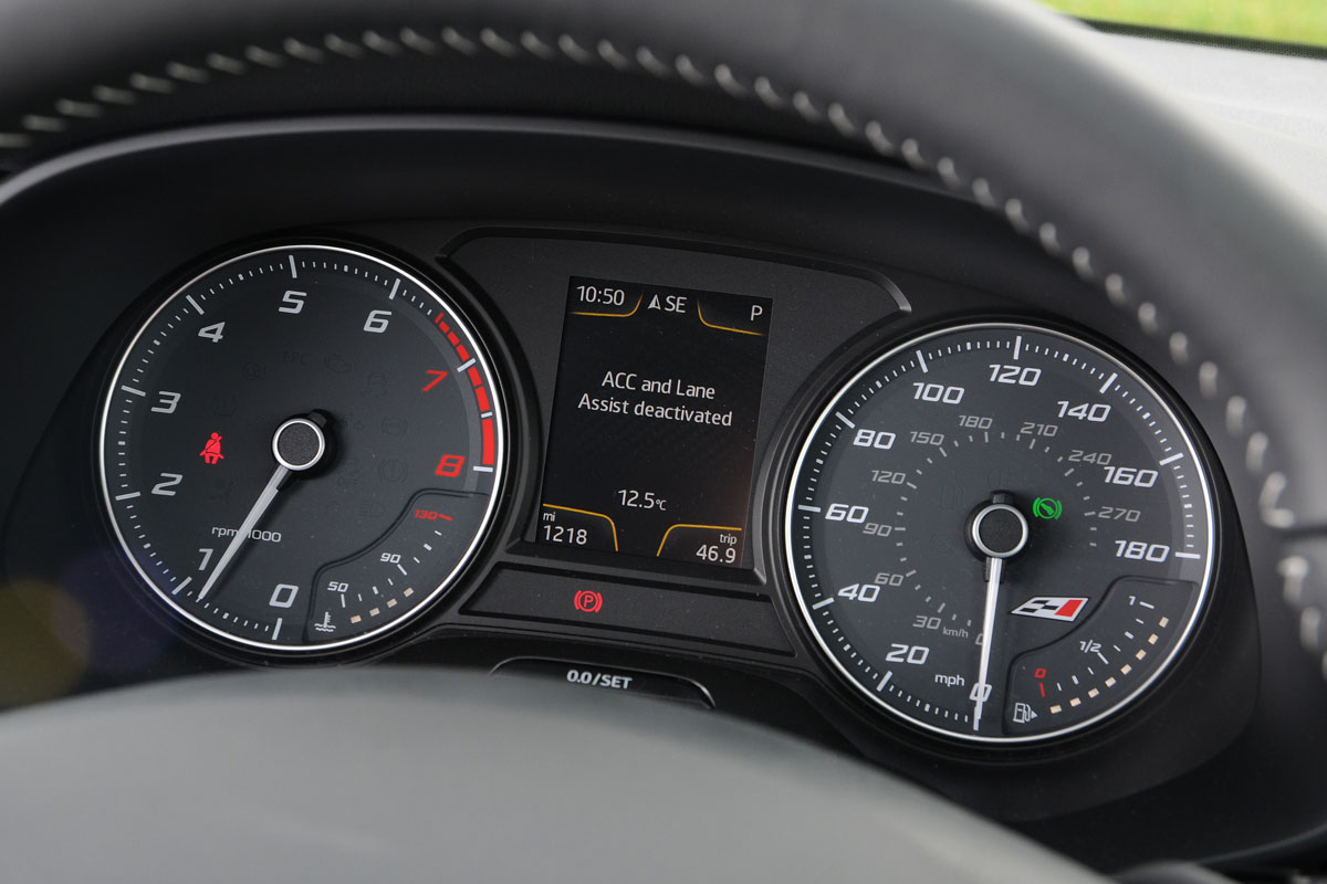Seat-Leon-Cupra-interior-detail