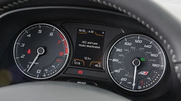 Seat-Leon-Cupra-interior-detail
