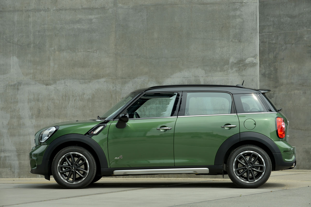 MINI Countryman static side