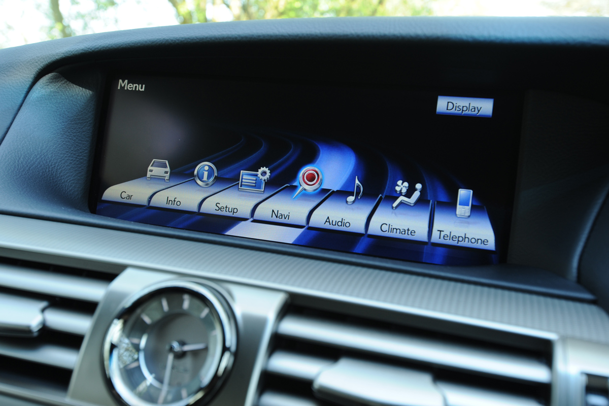 Lexus LS display