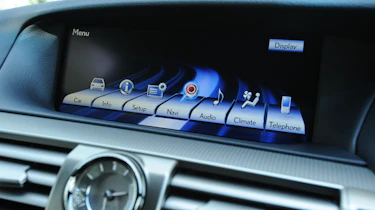 Lexus LS display