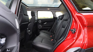 Range Rover Evoque SE Tech 2016 - back seats