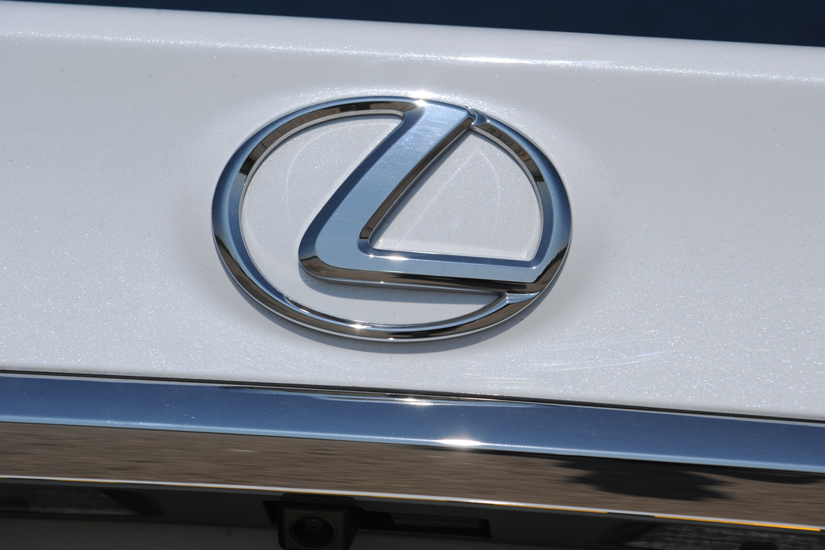 Lexus LS badge