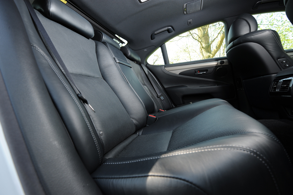 Lexus LS rear seats