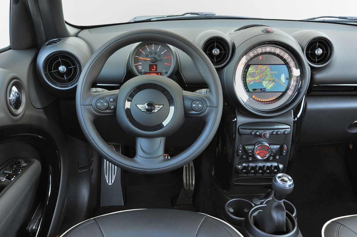 MINI Countryman dashboard