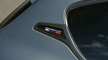 Peugeot 208 GTi - badge