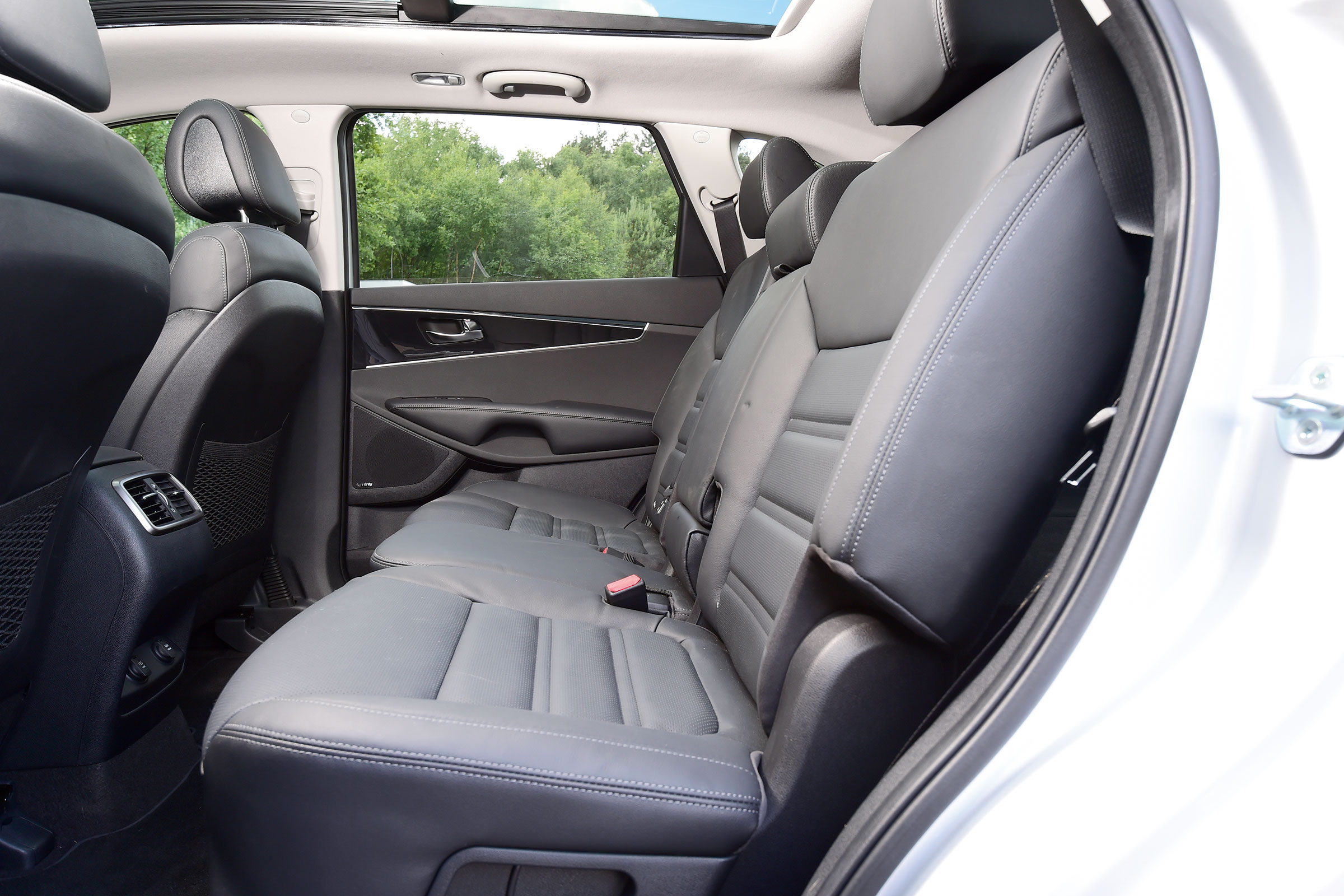 Kia Sorento - middle row seats
