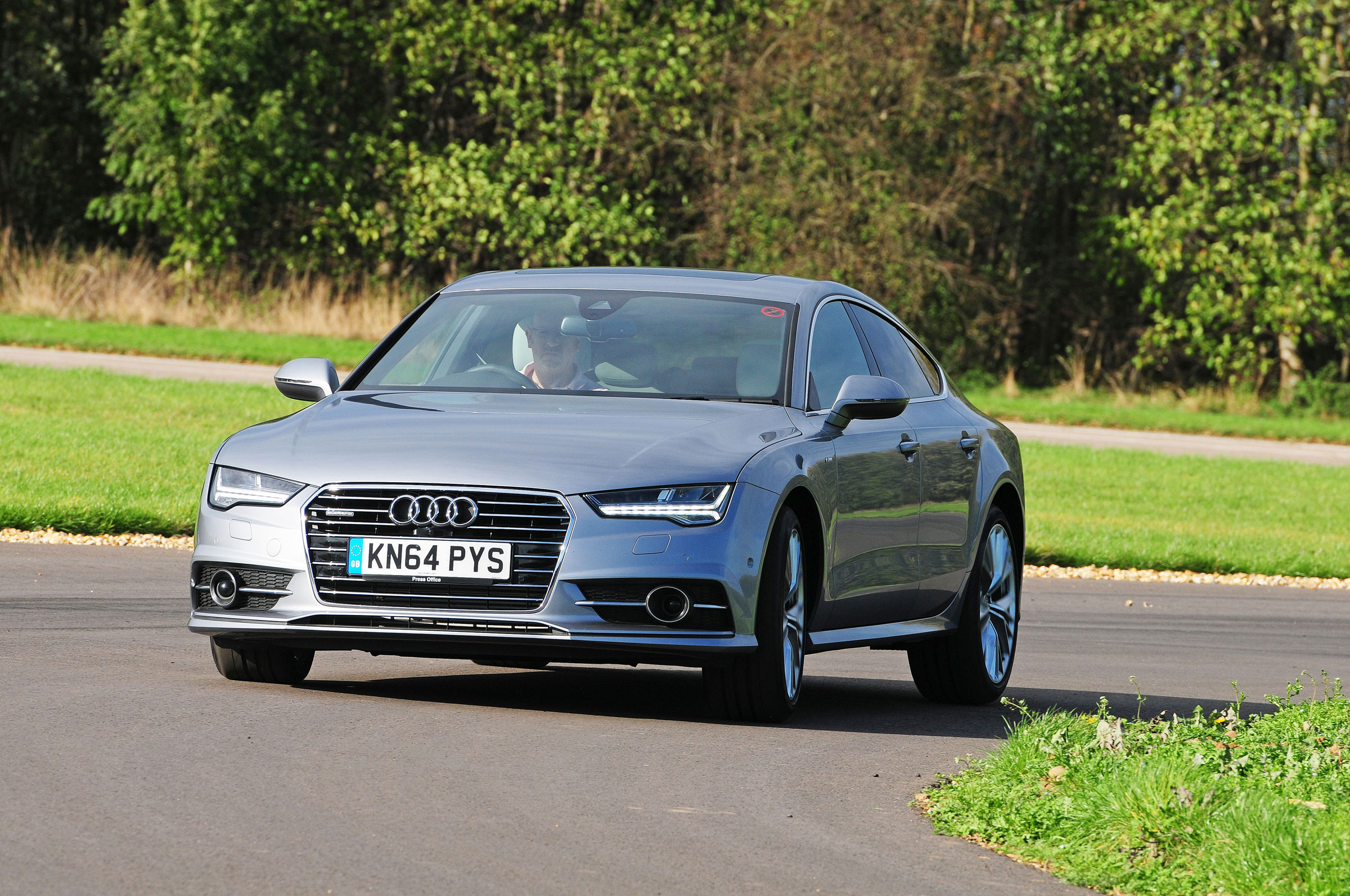 Audi A7 - front cornering