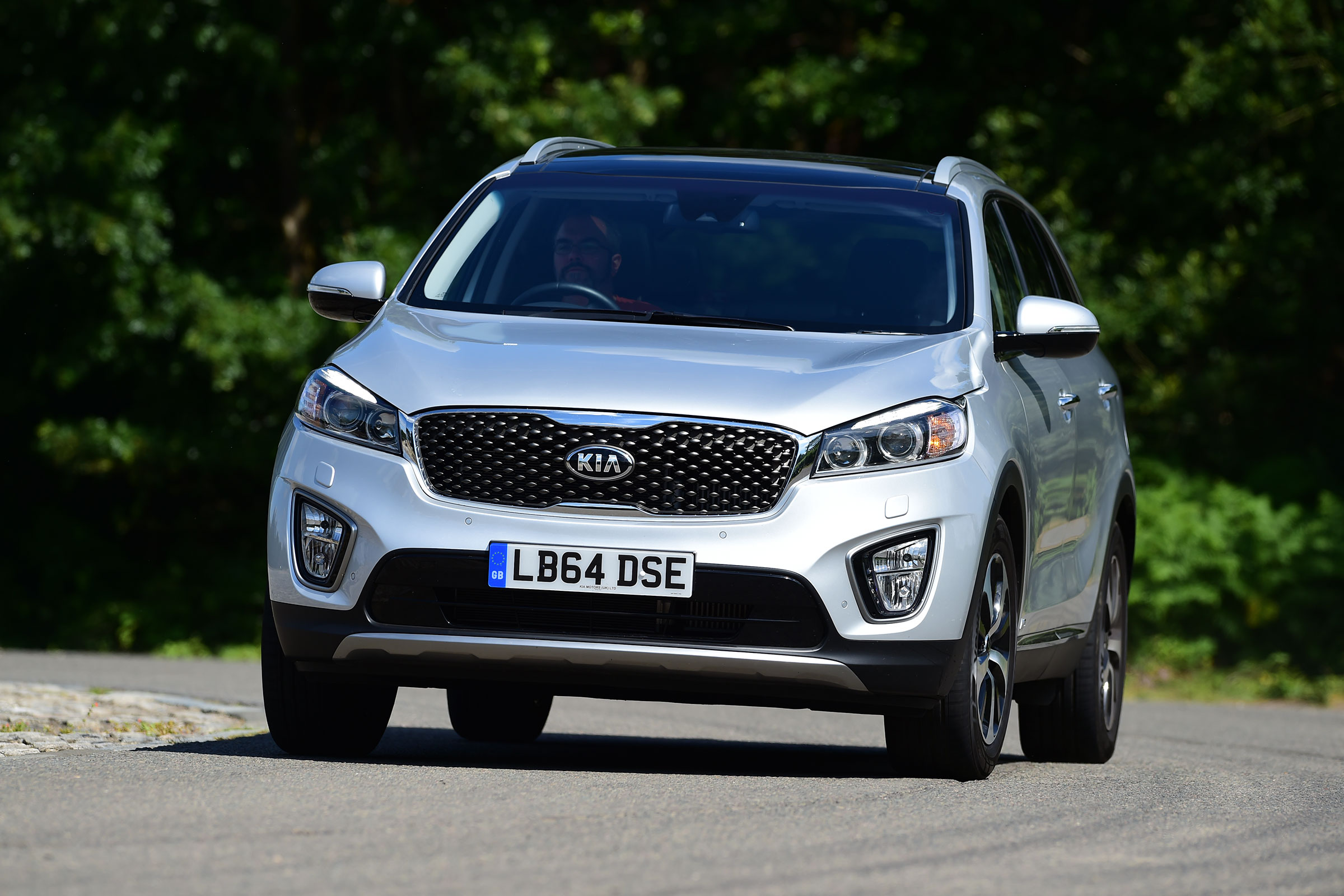 Kia Sorento - front cornering
