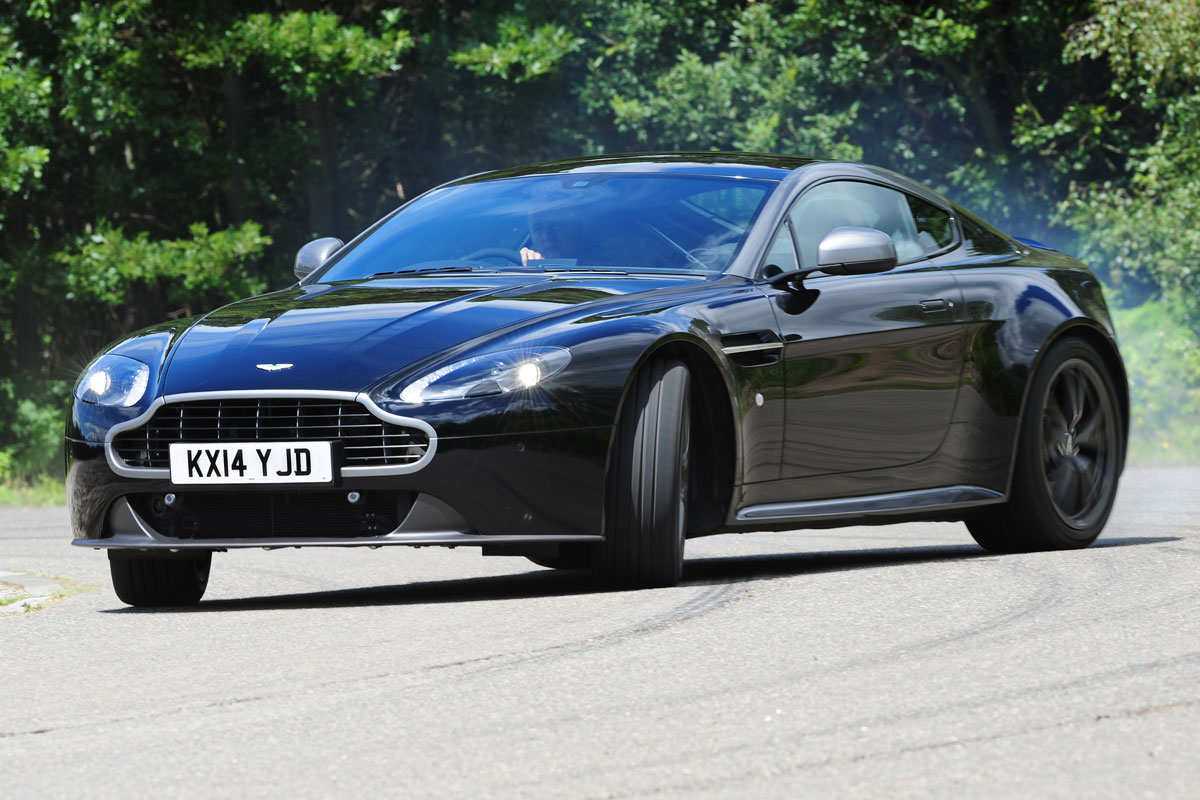 Aston Martin V8 Vantage N430 - action