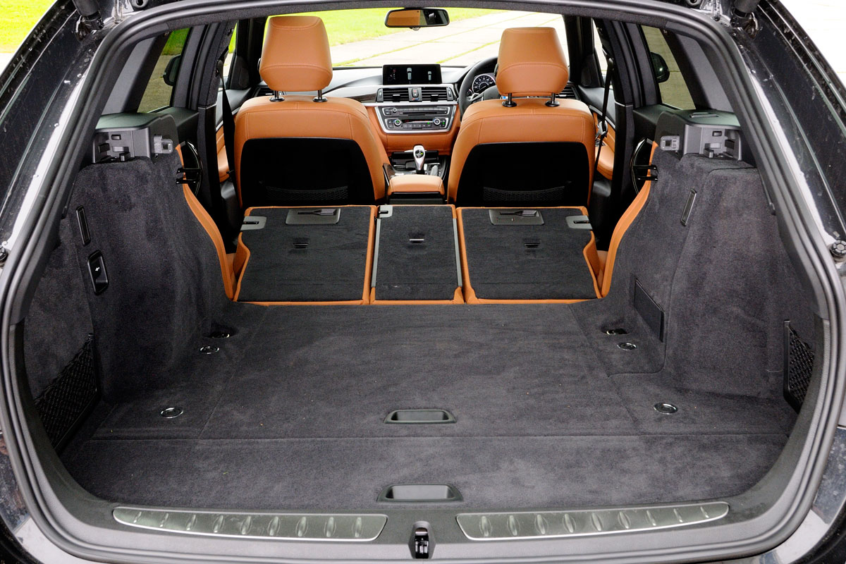 BMW 330d Touring boot