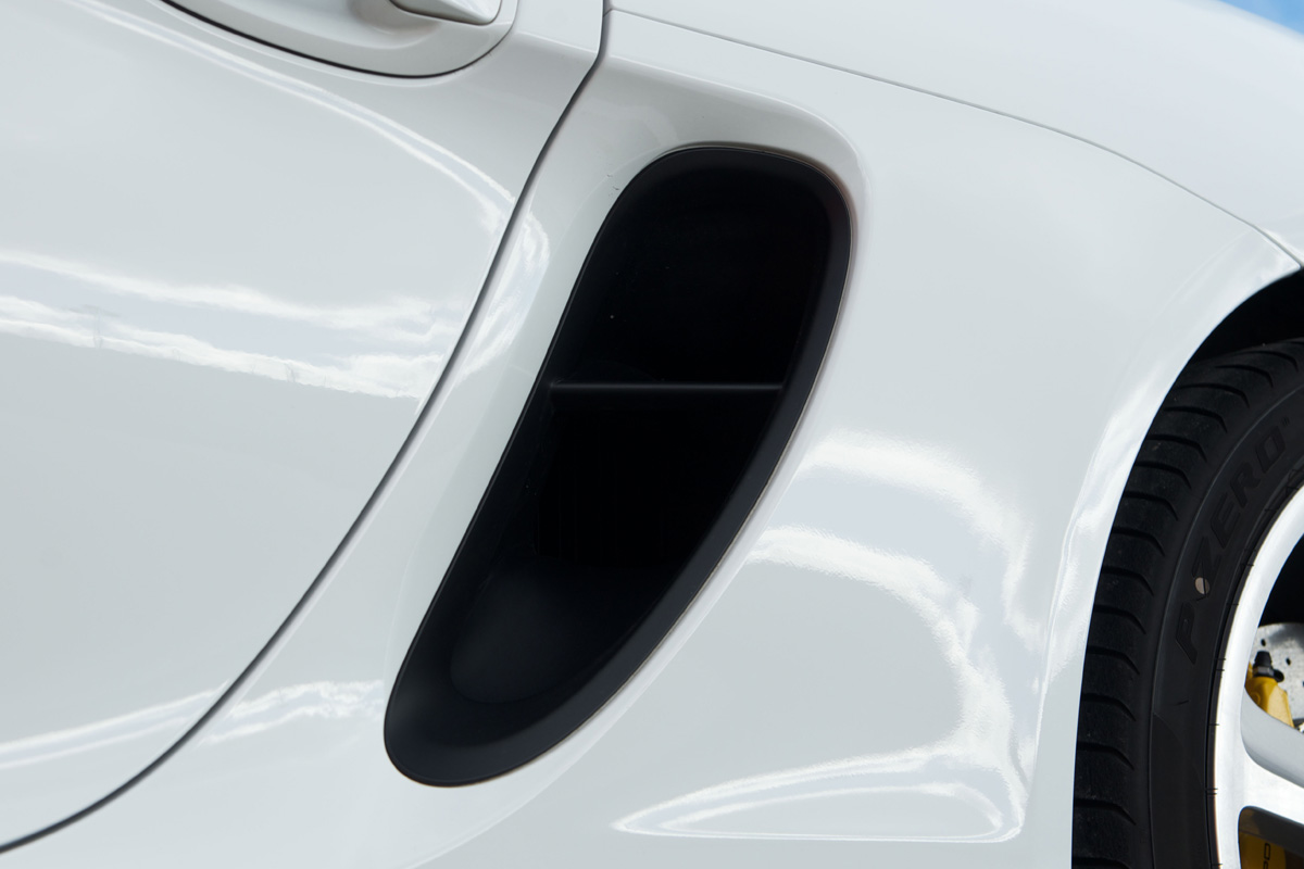Porsche Cayman S side vent detail