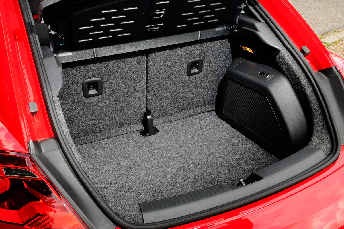 Volkswagen Beetle 2.0 TDI boot