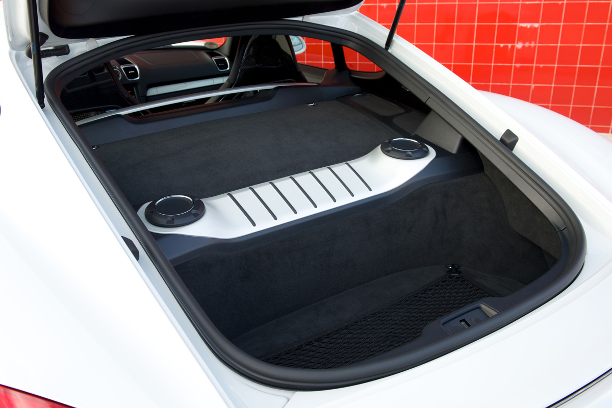 Porsche Cayman S boot