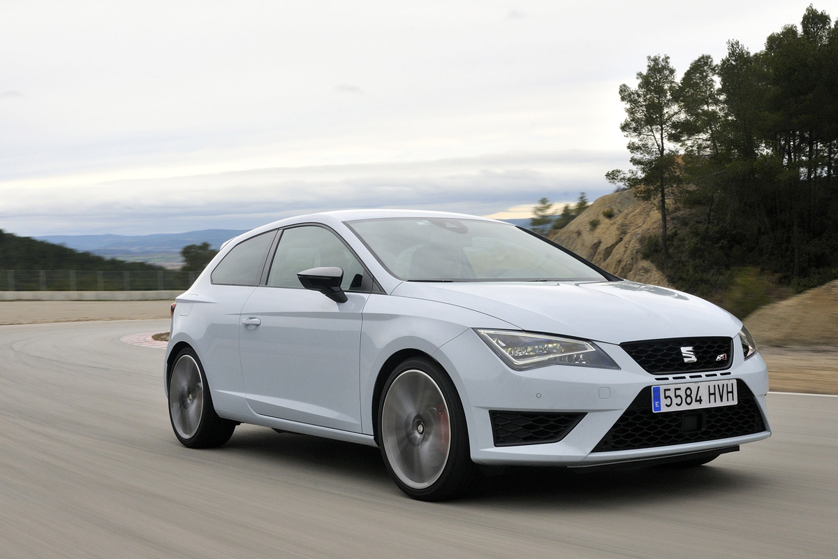 SEAT Leon Cupra SC front tracking 