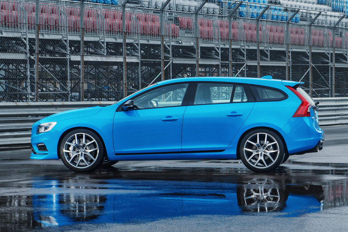 Volvo V60 Polestar estate on track