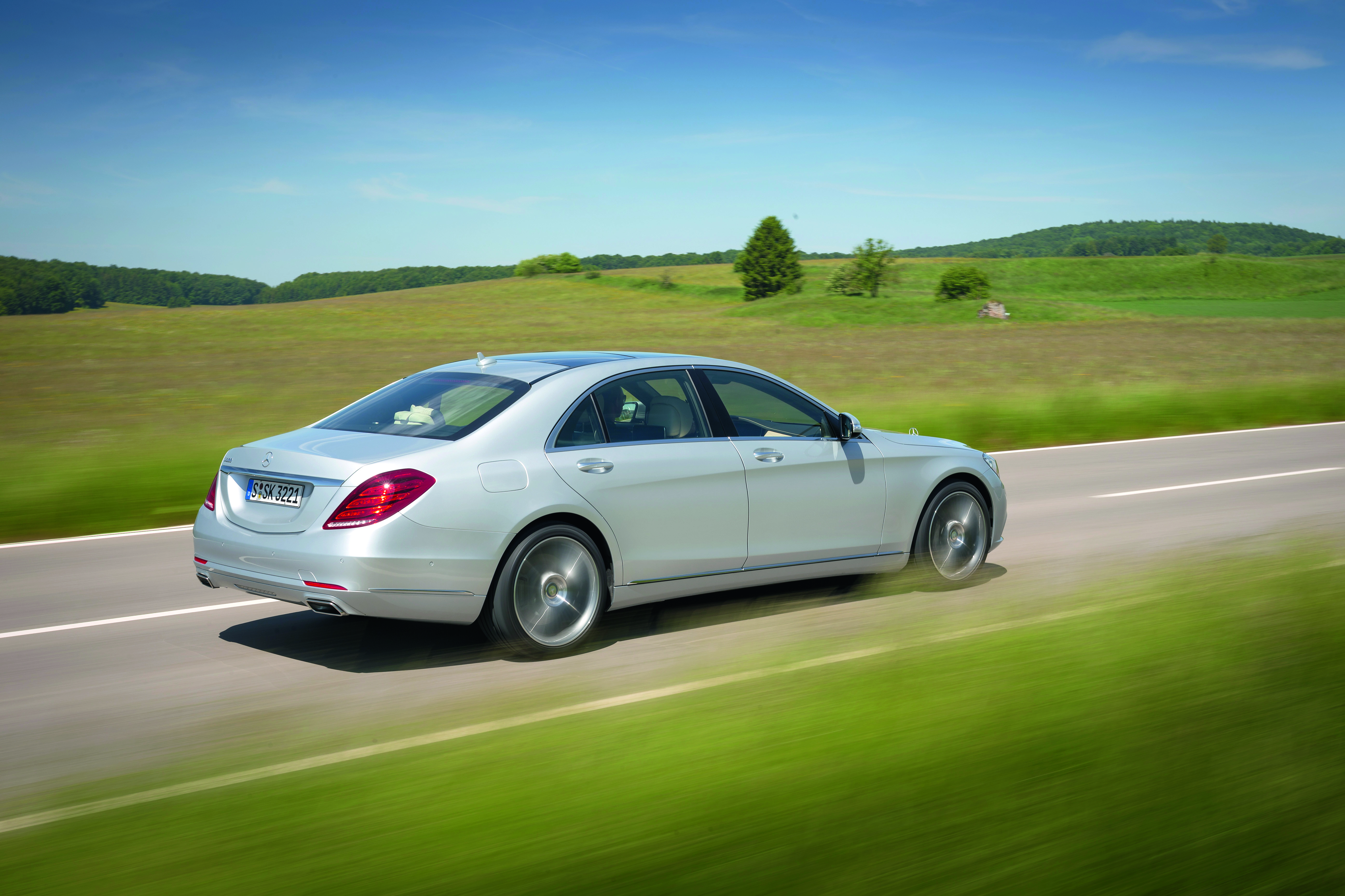Mercedes S500 side view