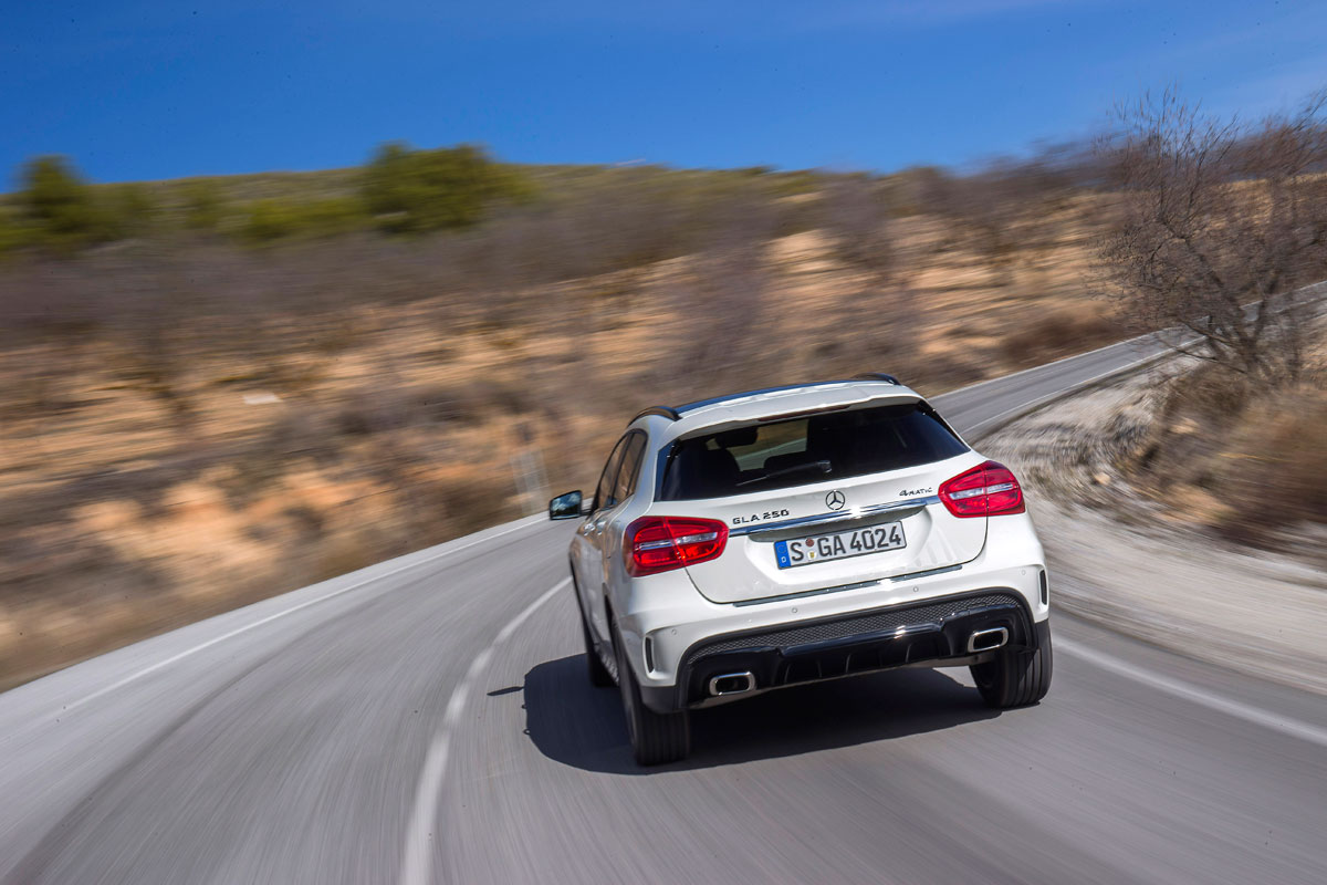 Mercedes GLA 250 SE rear cornering