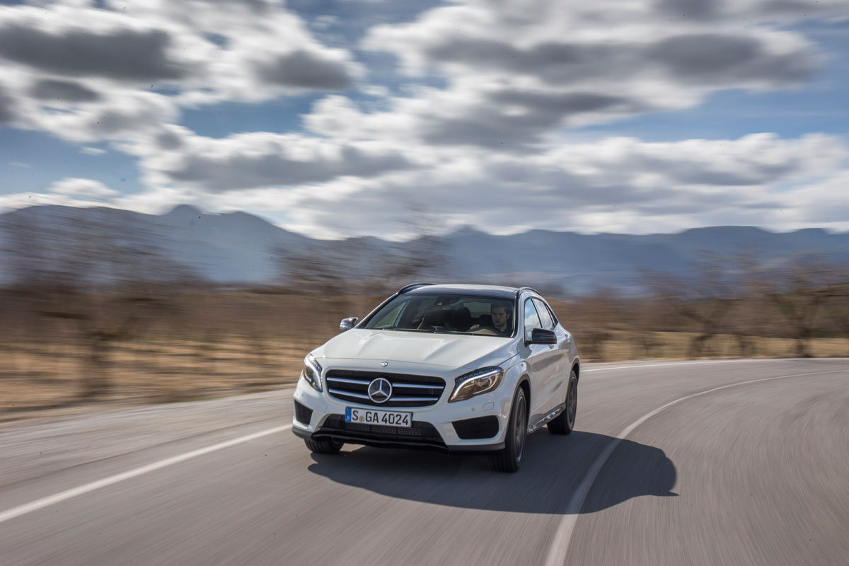 Mercedes GLA 250 SE - front cornering