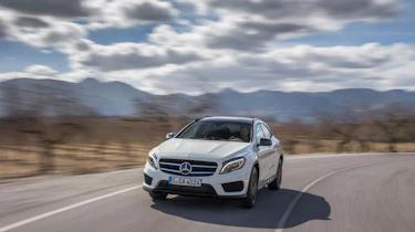 Mercedes GLA 250 SE - front cornering