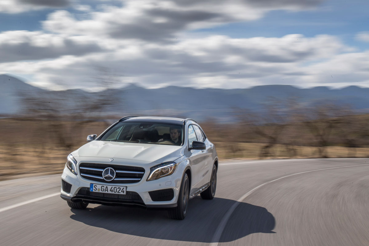 Mercedes GLA 250 SE - front corner white