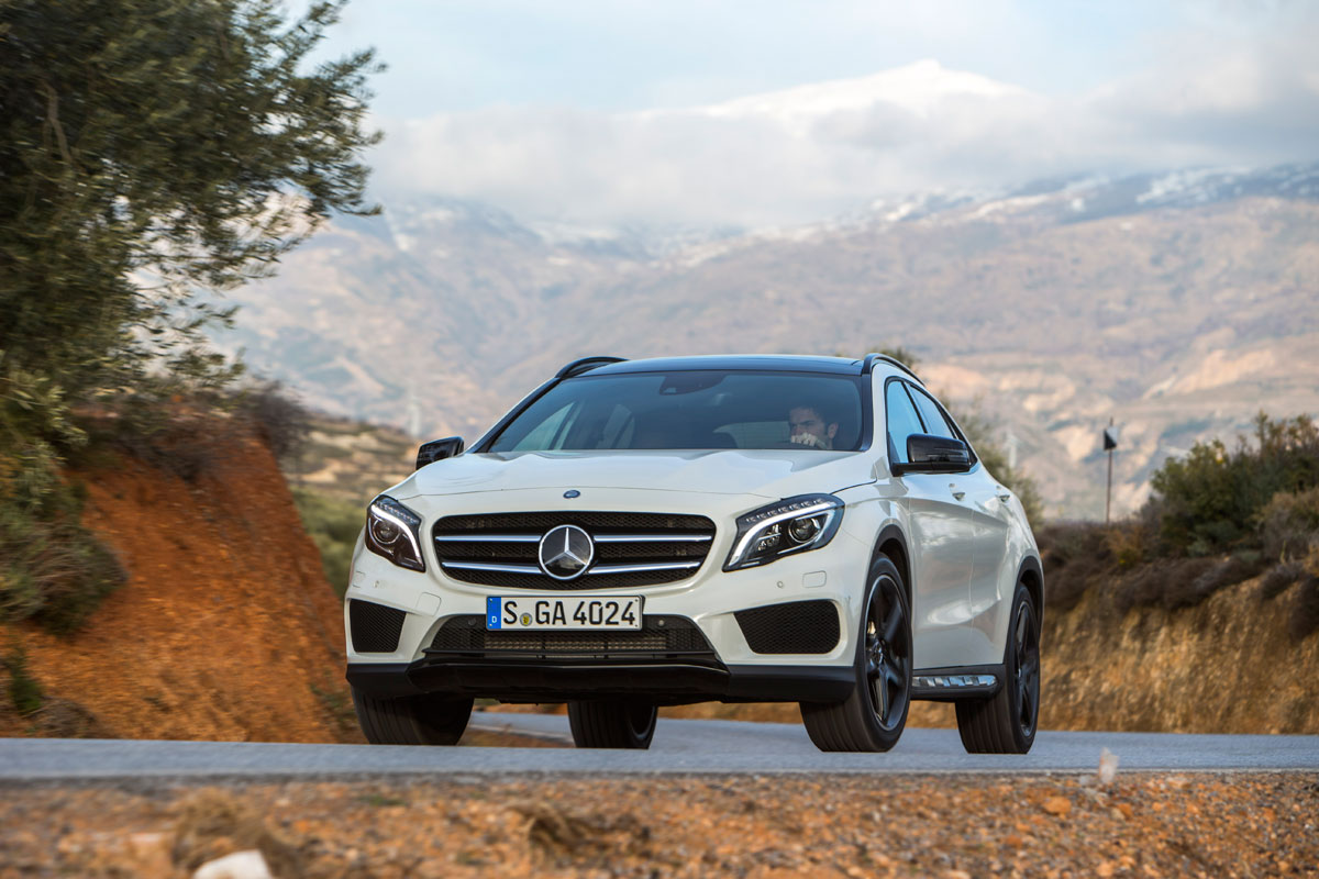 Mercedes GLA 250 SE driving
